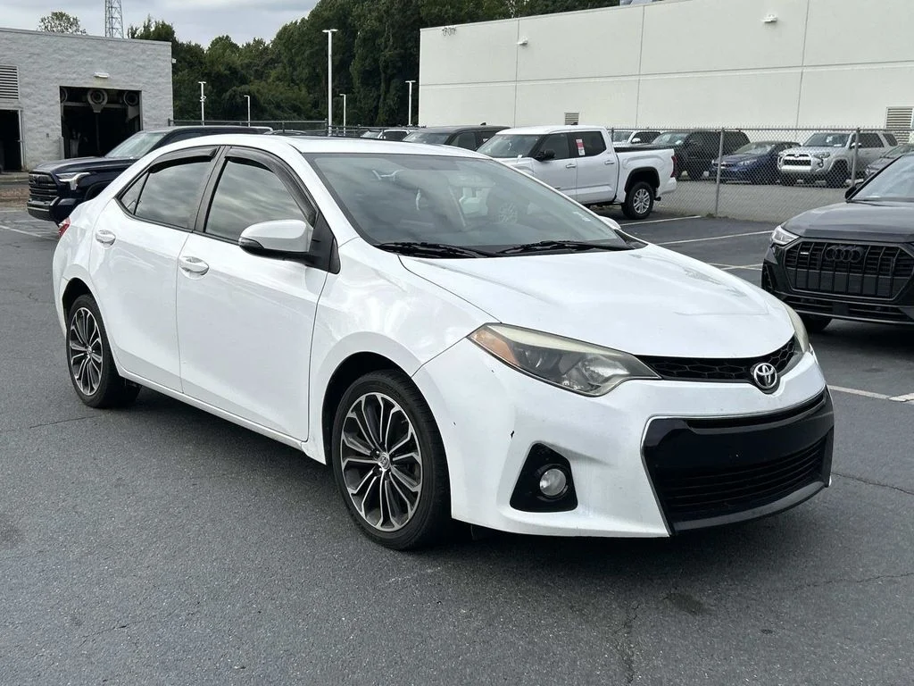 Used 2016 White Toyota S Premium image 1