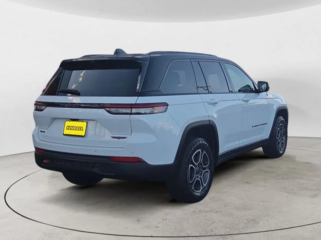 Used 2022 White Jeep Trailhawk image 5