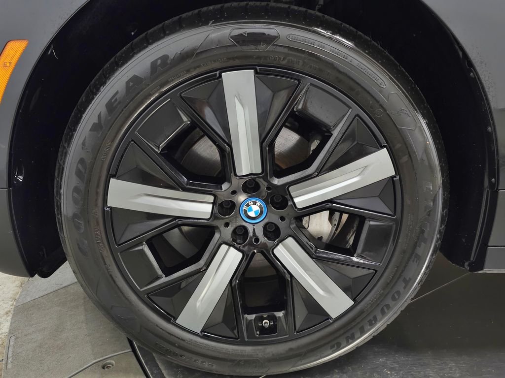 Used 2024 Black Sapphire Metallic BMW xDrive50 image 13