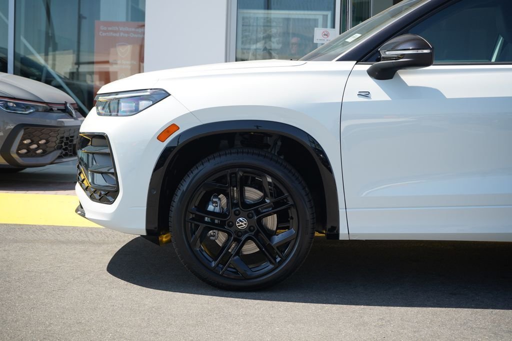 New 2026 White/off-white Volkswagen 2.0T SE R-Line Black image 2
