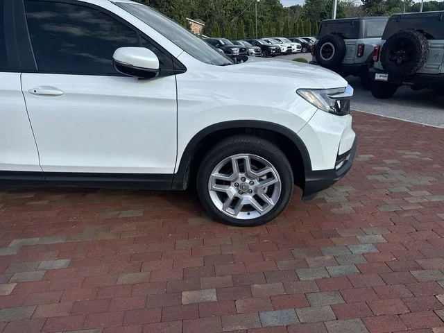 Used 2024 White Honda EX-L image 17