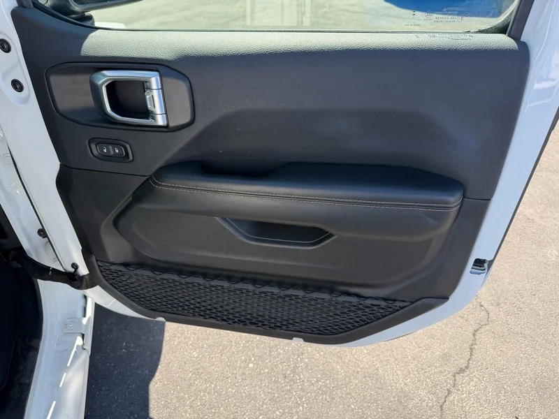 2025 Jeep Wrangler 4-Door Sahara - Photo 18