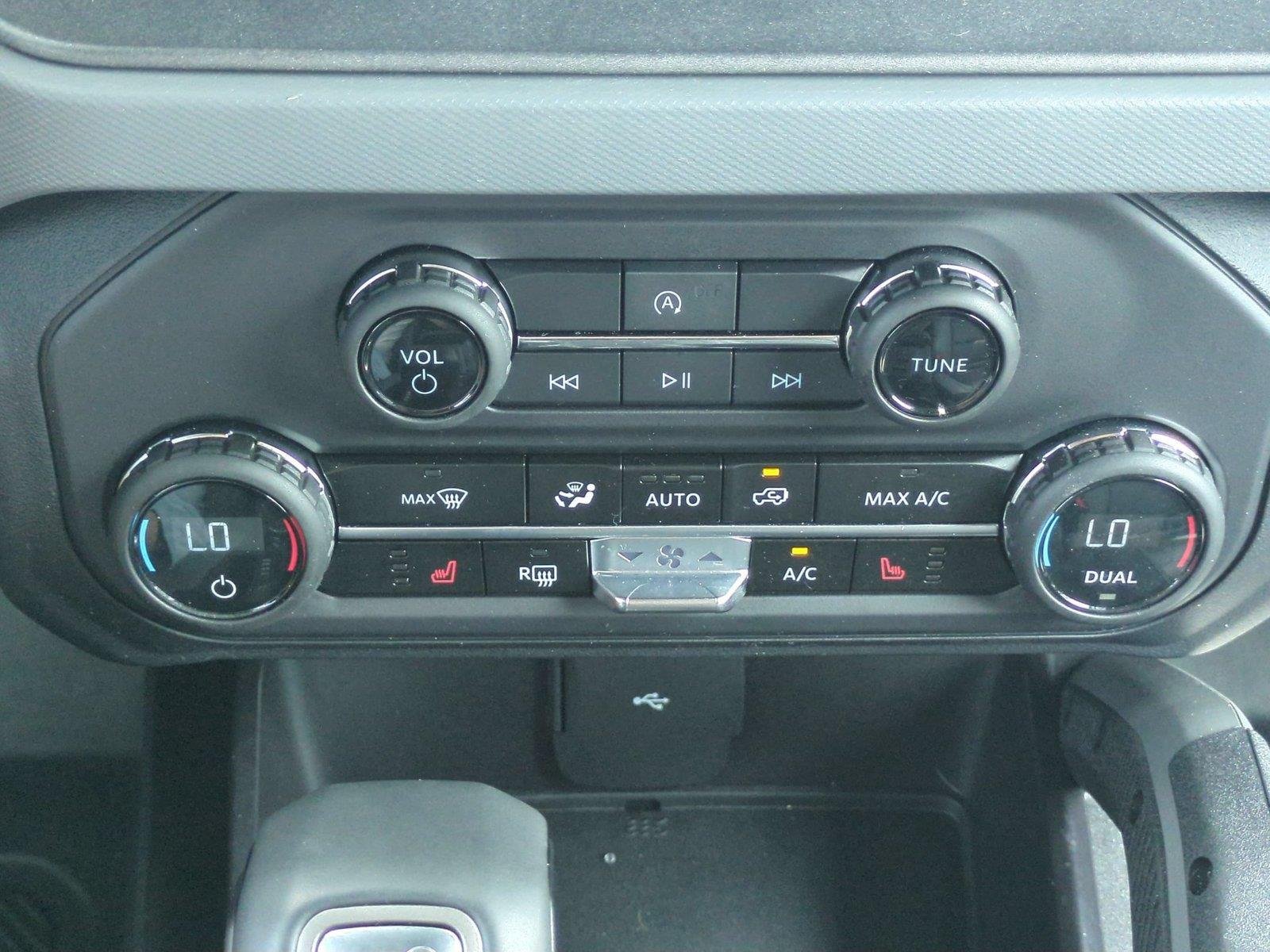 Used 2024 Oxford White Clearcoat Ford Big Bend image 27