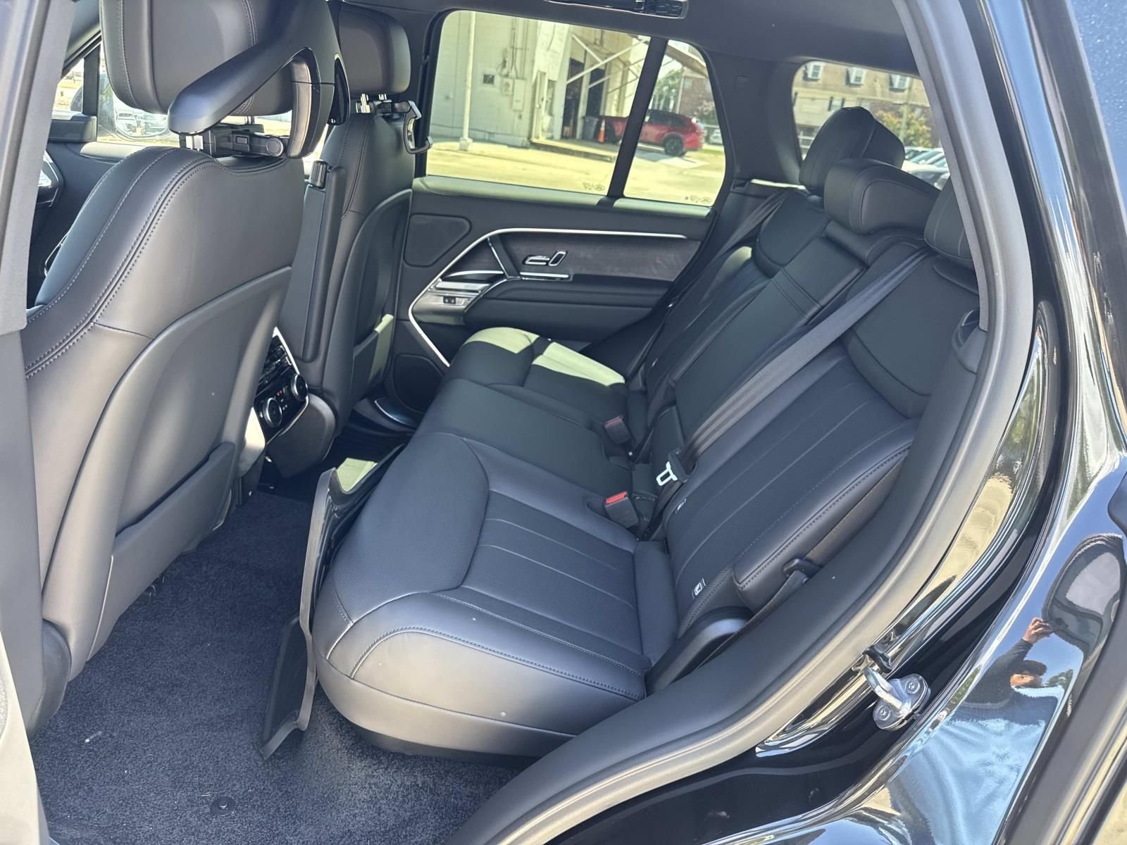 New 2026 Santorini Black Land Rover SE image 8
