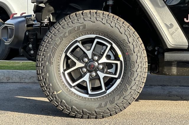New 2026 Black Clear-Coat Exterior Paint Jeep Rubicon image 23