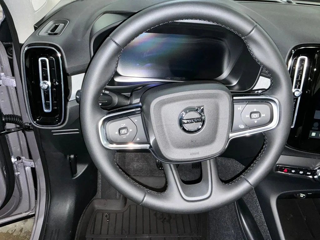 New 2026 Aurora Silver Volvo Plus image 12