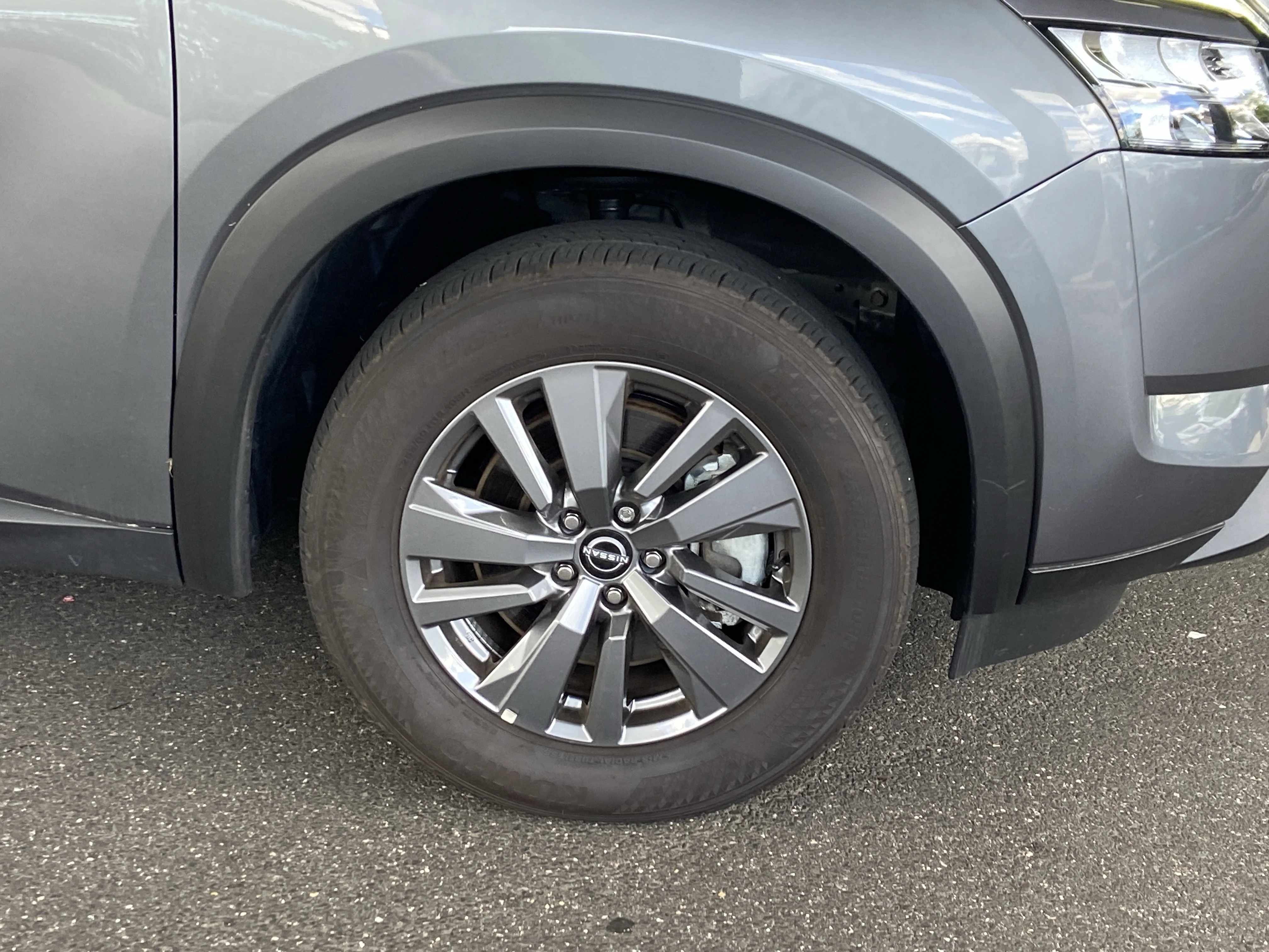 2025 Nissan Pathfinder SV - Photo 9