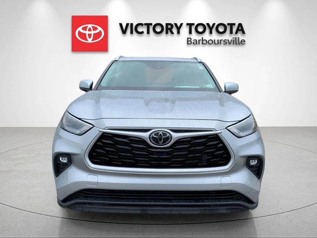 Used 2023 Silver Toyota XLE image 8