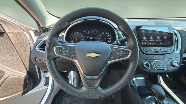 Used 2025 White Chevrolet LT image 12