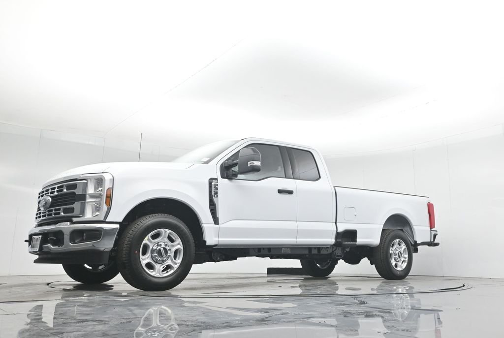New 2026 Oxford White Ford XLT image 43
