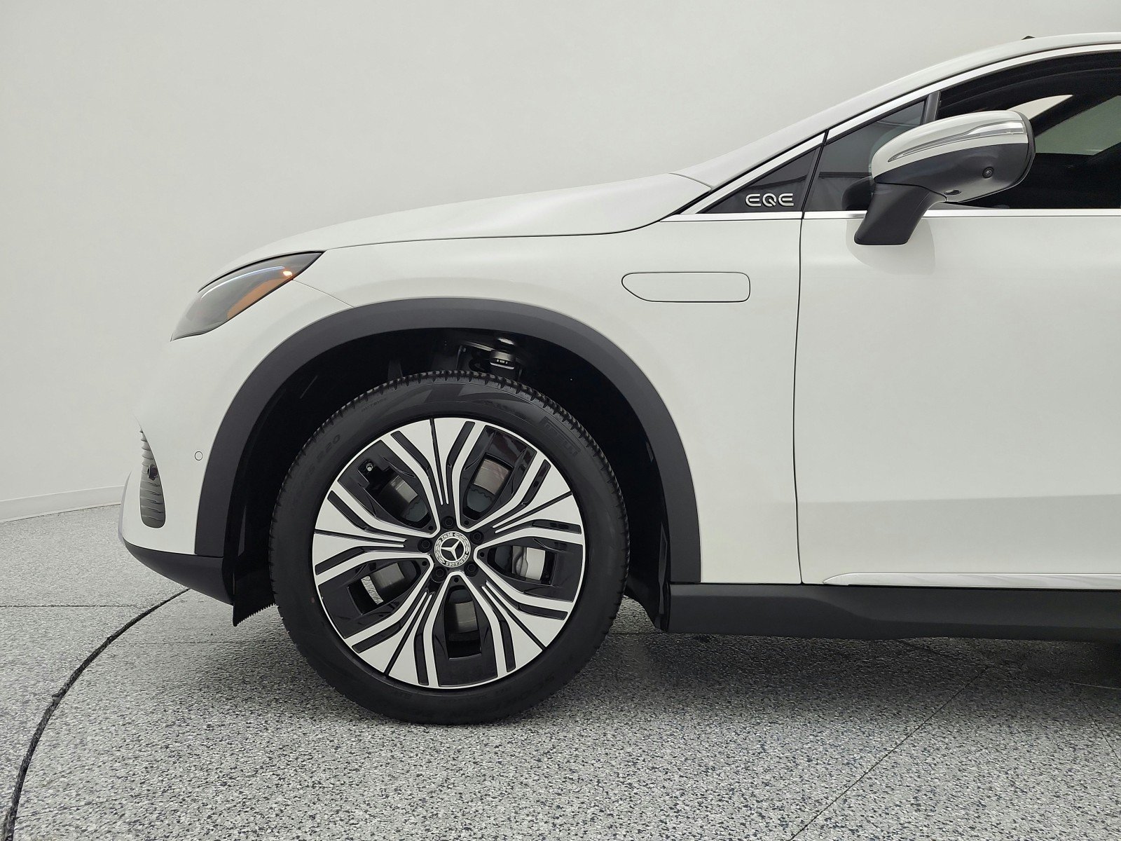 Certified Used 2026 Polar White Mercedes-Benz EQE 320 4MATIC® SUV image 17