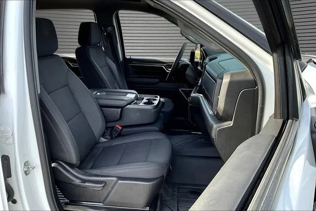 Used 2024 Summit White Chevrolet LT image 28