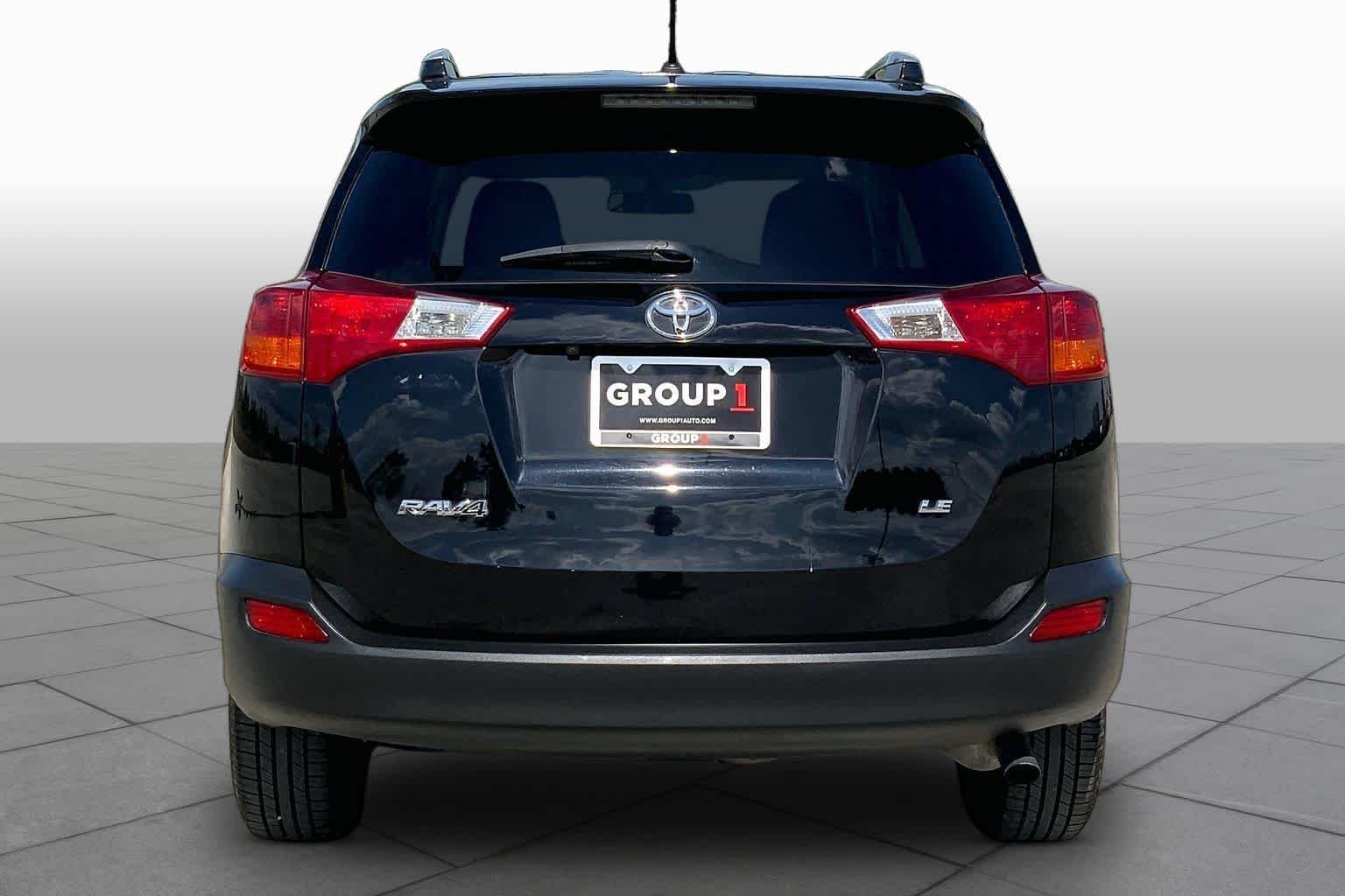 Used 2015 Black Toyota LE image 5