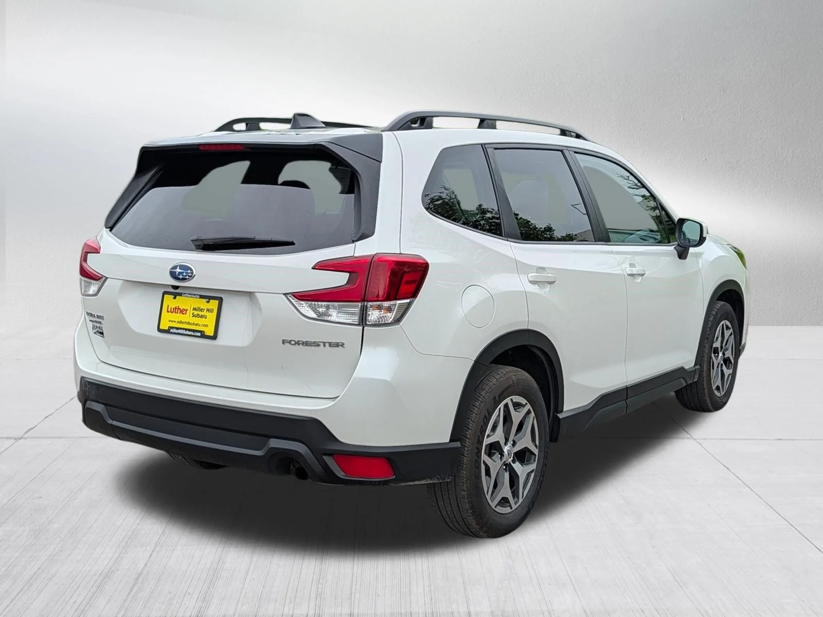 Used 2024 Crystal White Pearl Subaru Premium image 7