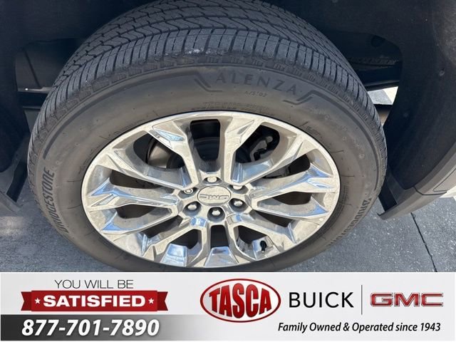 Used 2022 White Frost Tricoat GMC Denali image 5