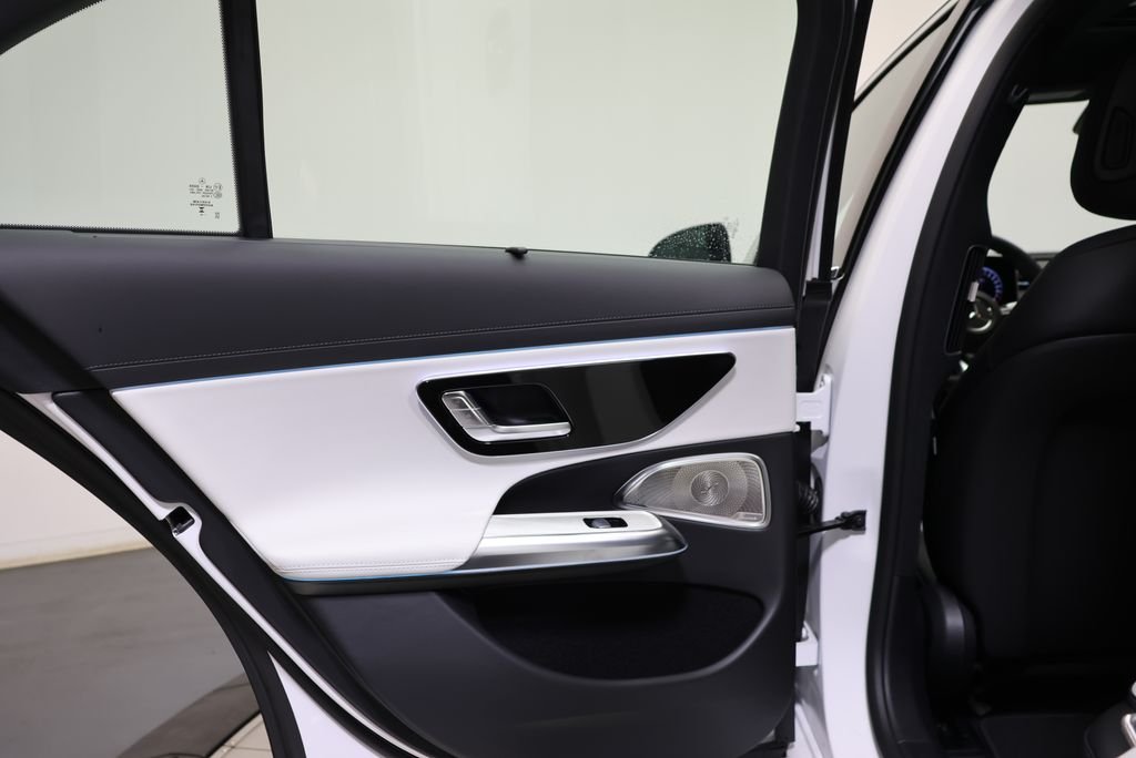 New 2027 MANUFAKTUR Moonlight White Magno Mercedes-Benz E 53 AMG® image 41