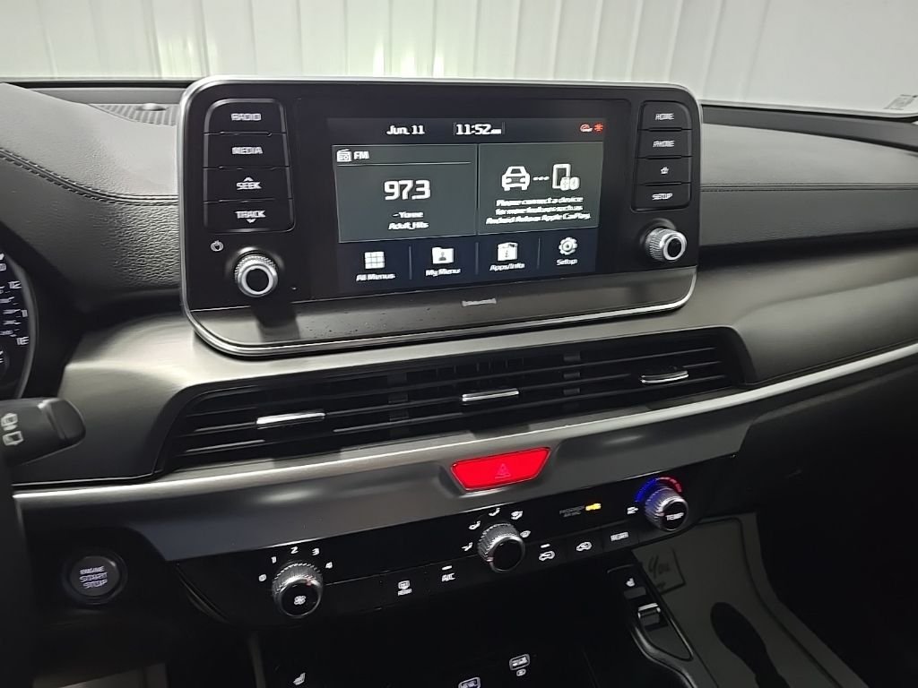 Used 2020 Silver Kia S image 25