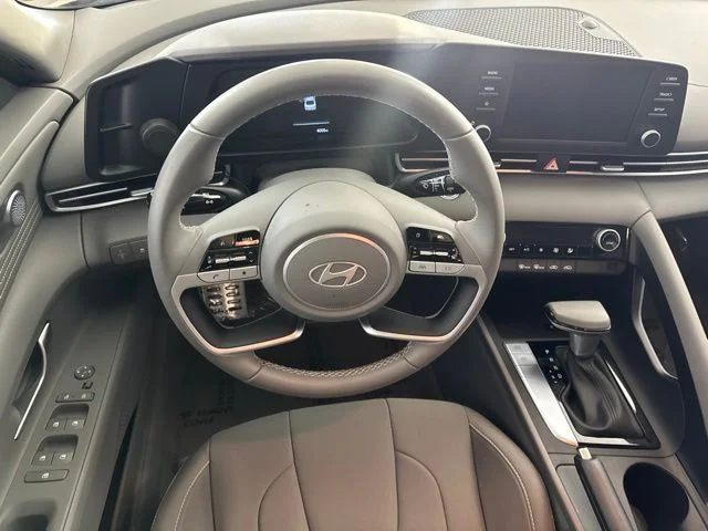 Used 2025 Gray Hyundai SEL Sport image 30