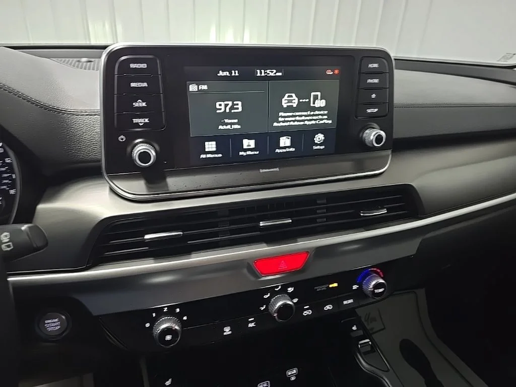 Used 2020 Silver Kia S image 25