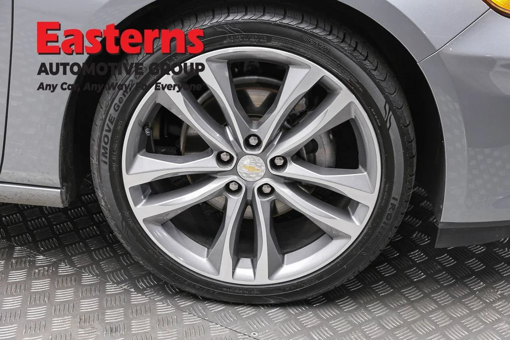 Used 2024 Gray Chevrolet LT image 33