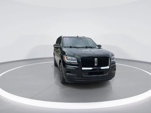 Used 2024 Black Lincoln Reserve image 1