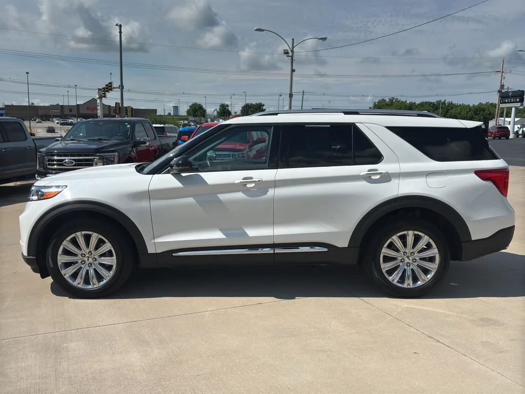 Used 2024 Star White Ford Limited image 3