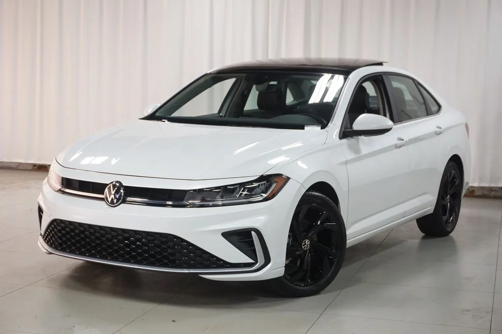 Certified Used 2025 Pure White Volkswagen 1.5T SE image 13