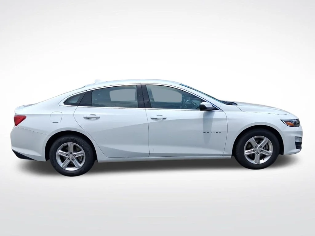 Used 2024 White Chevrolet LT image 4