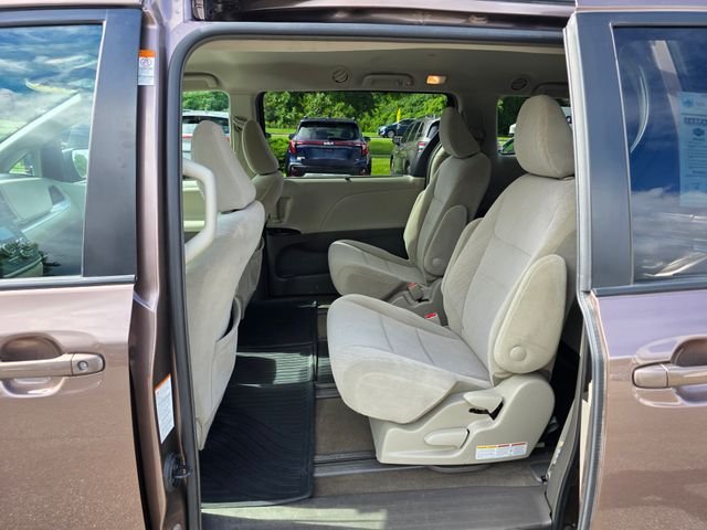 Used 2018 Walnut Toyota LE image 17