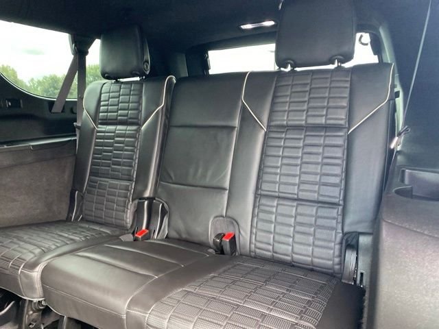 Used 2024 Black Diamond Tri-Coat Cadillac V-Series image 37