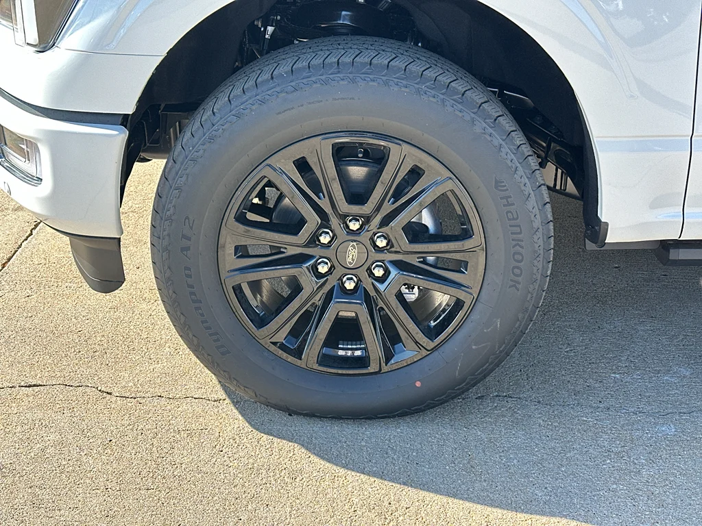New 2026 Star White Metallic Tri-Coat Ford Platinum® image 3