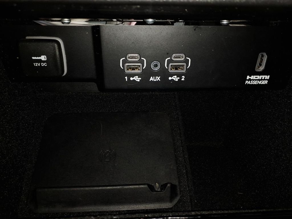 Used 2022 White Jeep Series II image 25