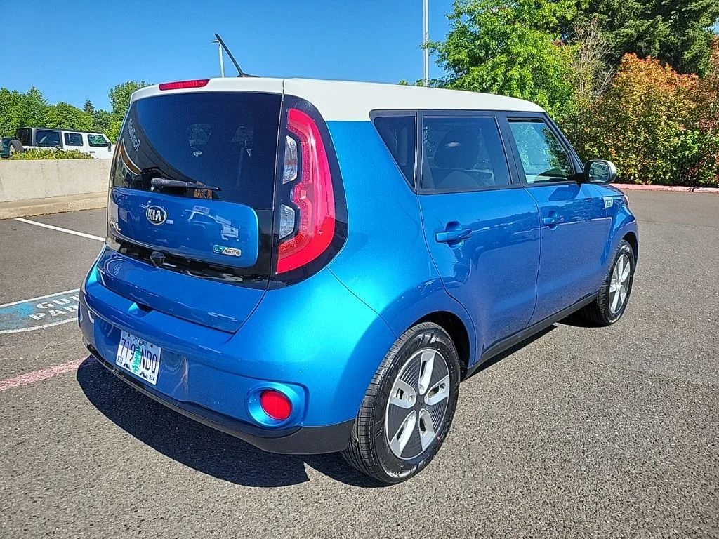 Used 2017 Caribbean Blue w/Clear White Roof Kia Base image 6