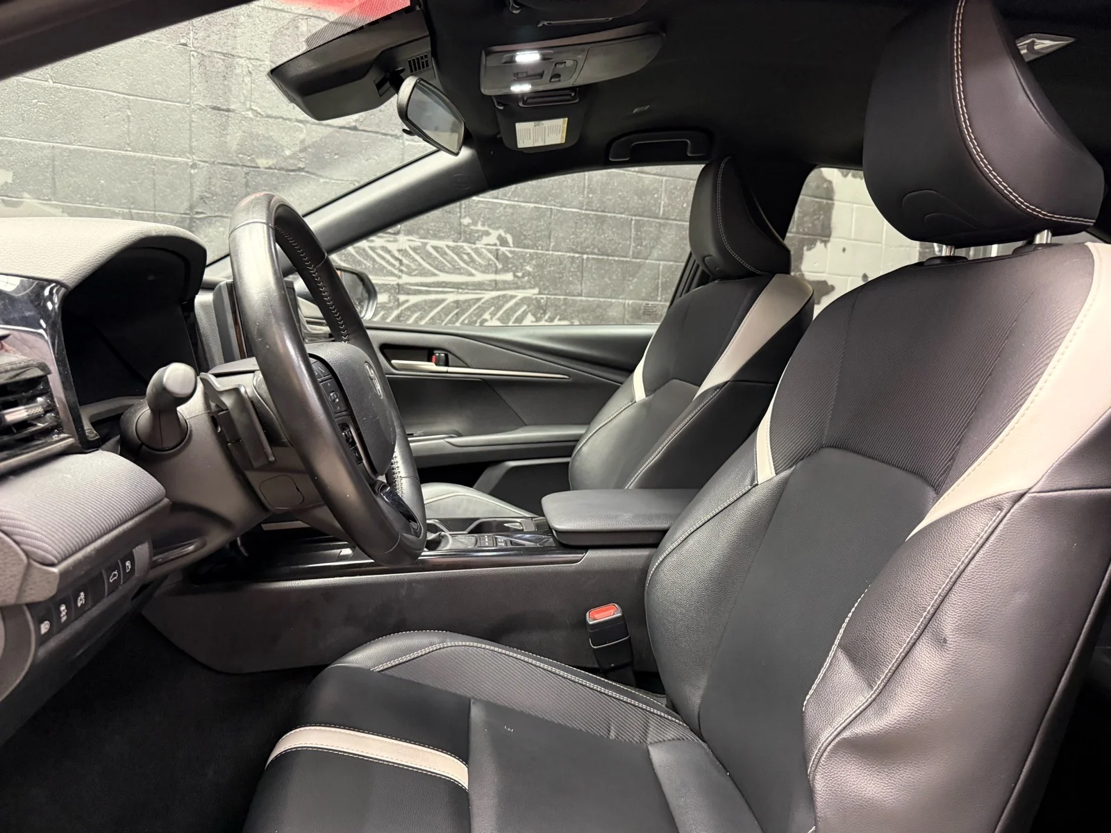 Used 2025 Midnight Black Metallic (218) Toyota SE image 8