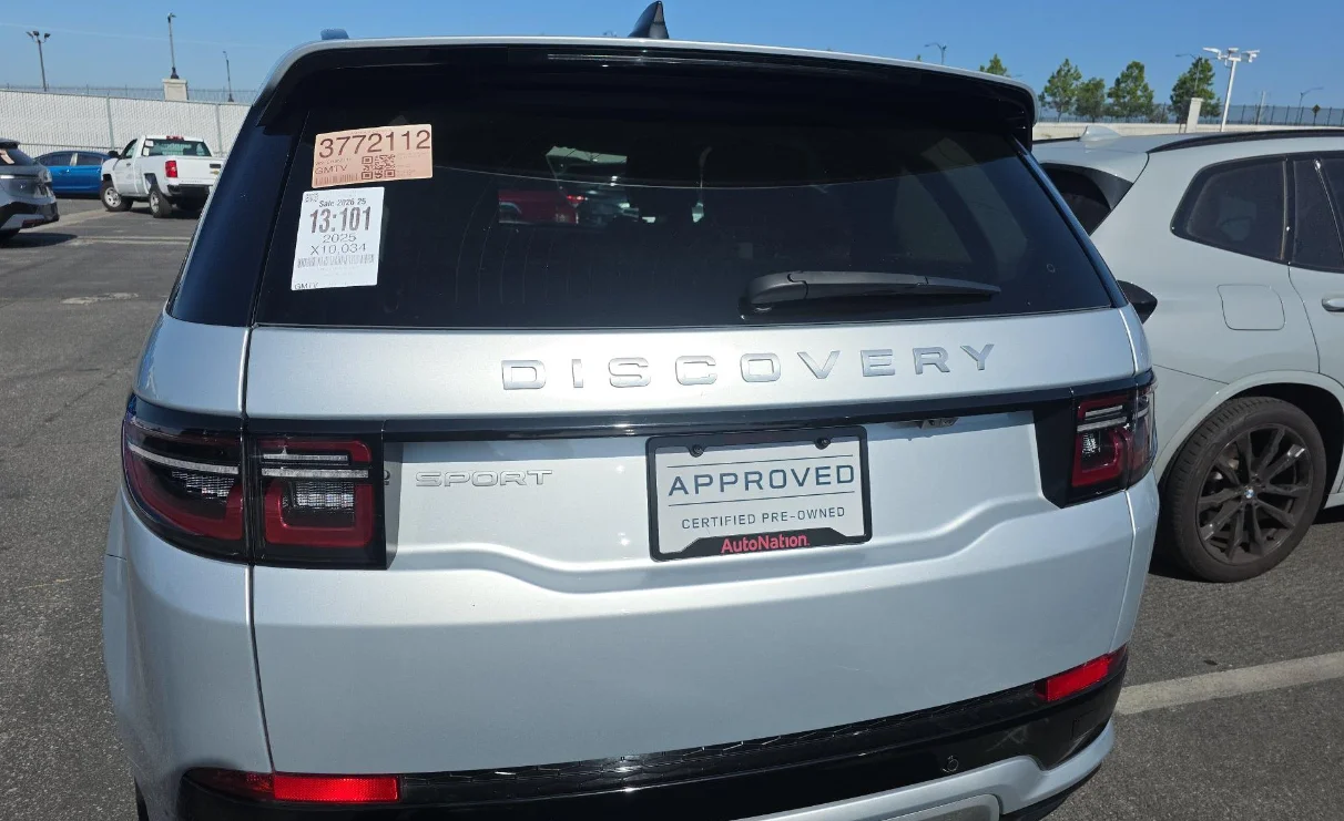 Certified Used 2025 Hakuba Silver Metallic Land Rover S image 5