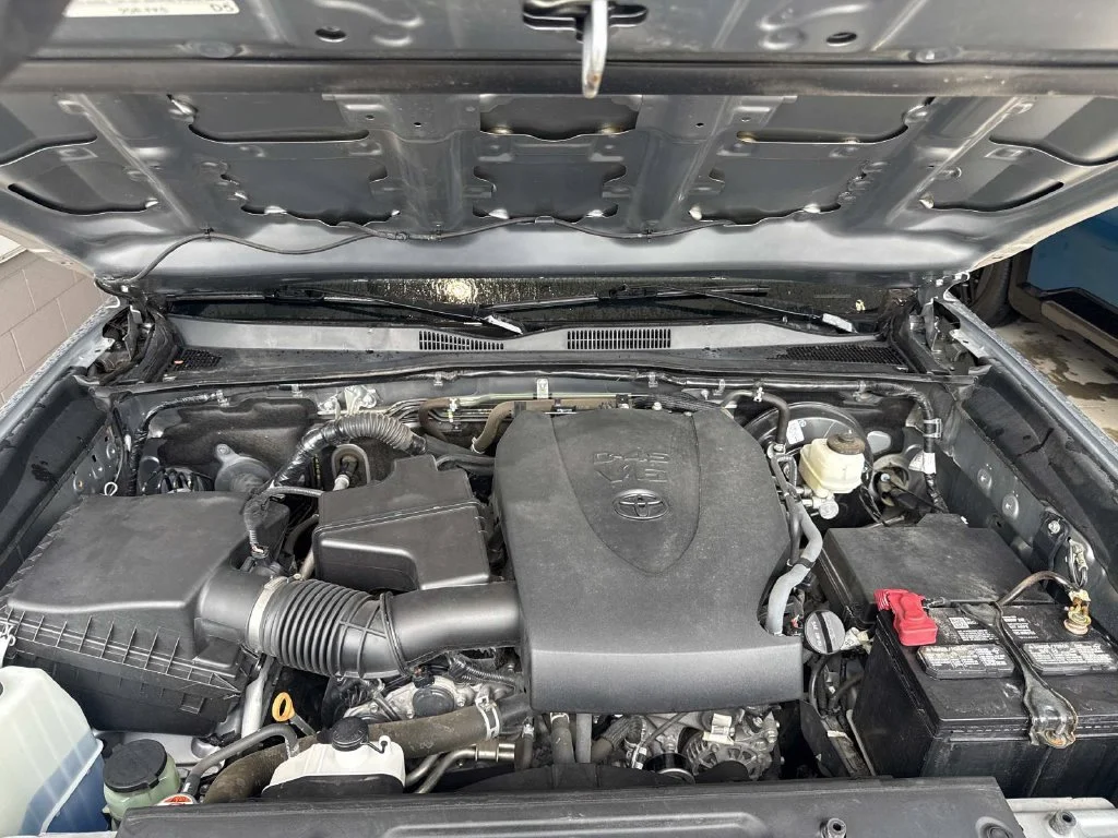 Used 2021 Silver Toyota SR5 image 9