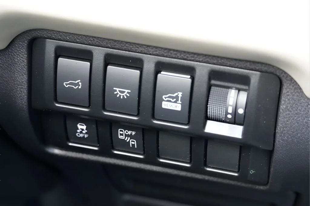Used 2022 Brilliant Bronze Metallic Subaru Limited image 23