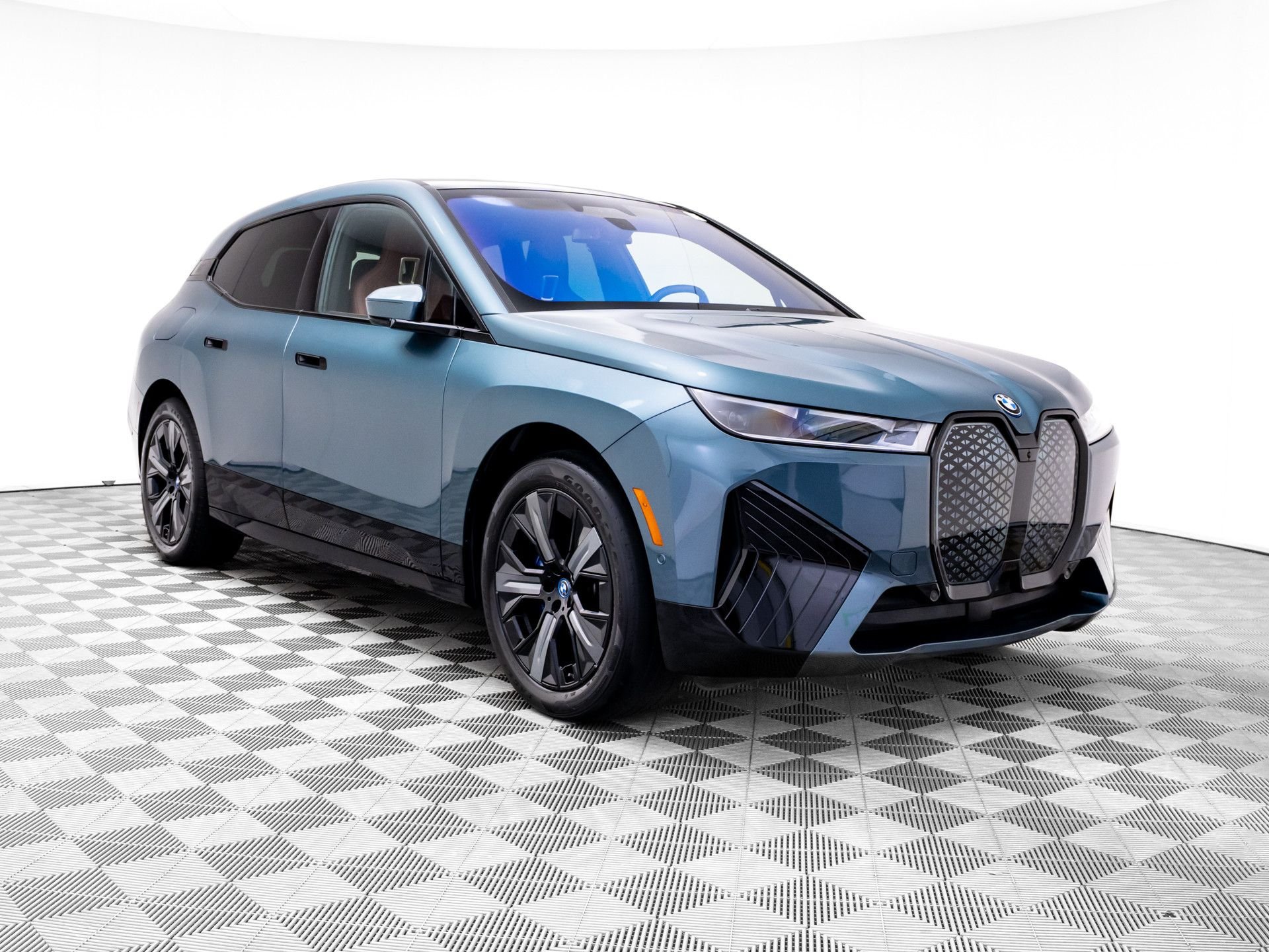 Used 2024 Blue BMW xDrive50 image 8