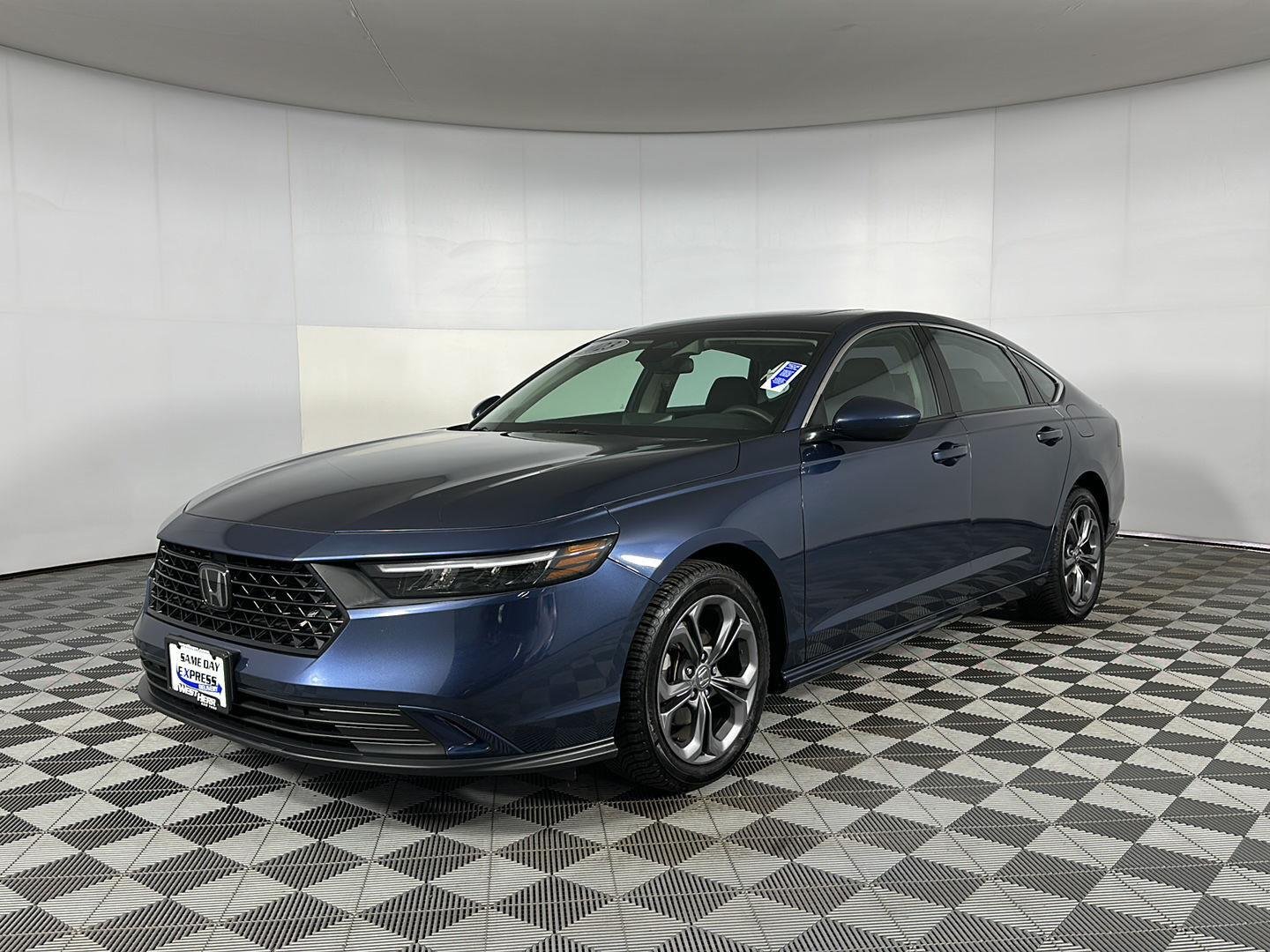 Used 2023 Canyon River Blue Metallic Honda EX image 4