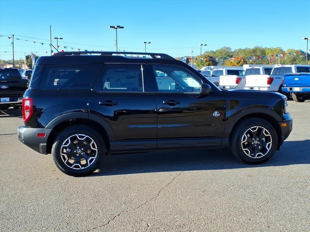 New 2025 Shadow Black Ford Outer Banks® image 18