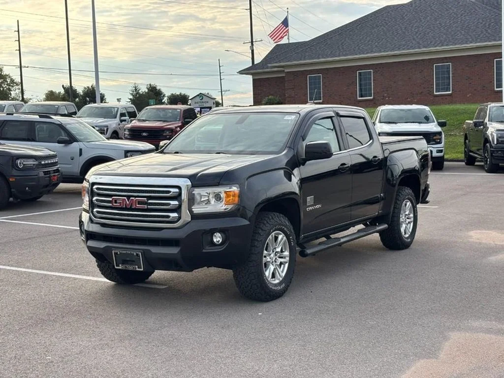 Used 2019 Onyx Black GMC 4WD SLE image 7