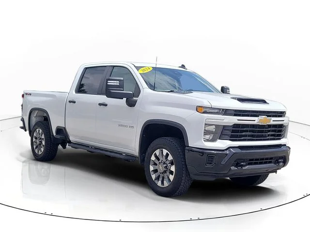 Used 2024 White Chevrolet Custom image 3