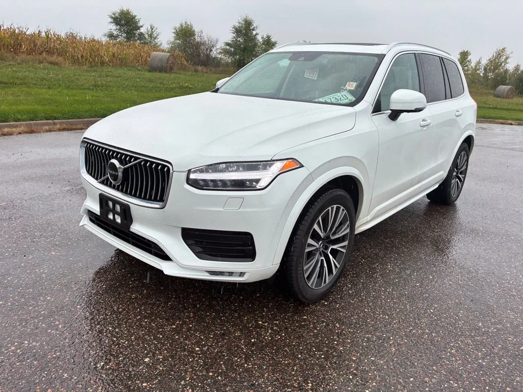 Used 2020 White Volvo T5 Momentum image 4