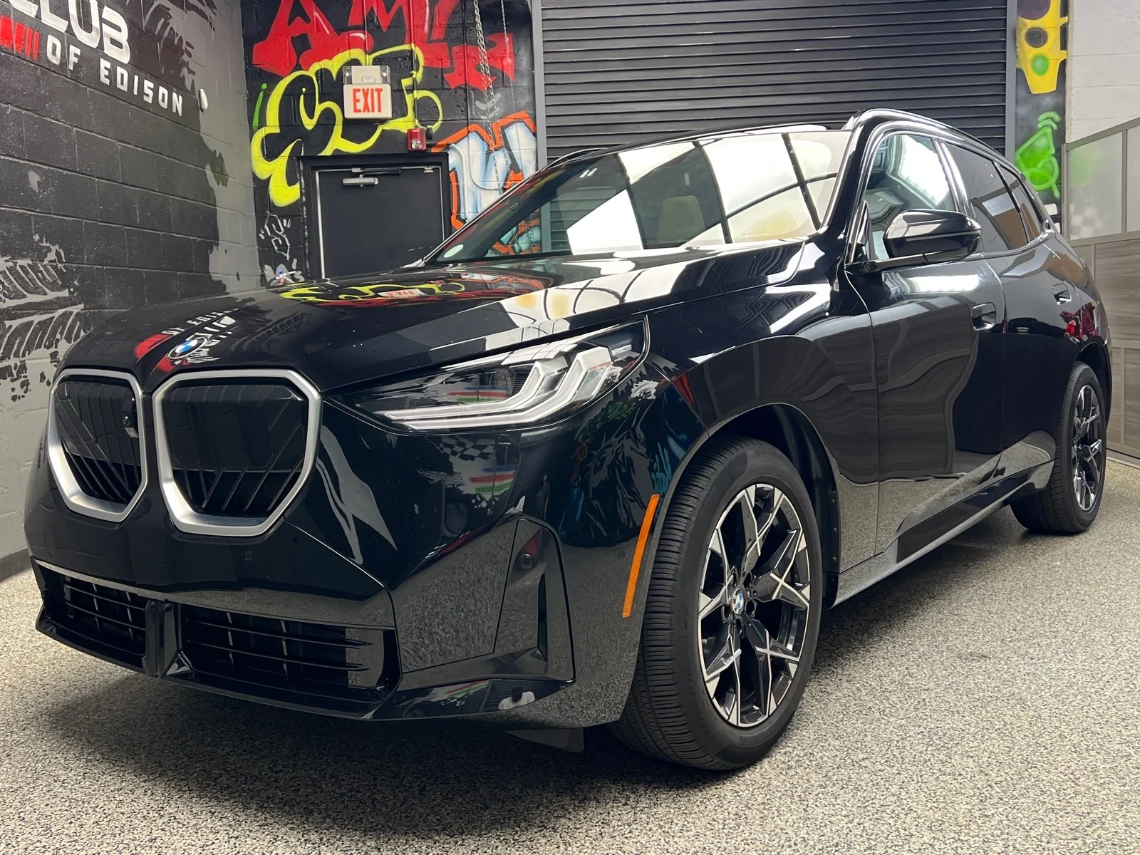 Used 2025 Black Sapphire Metallic (475) BMW 30 xDrive image 3