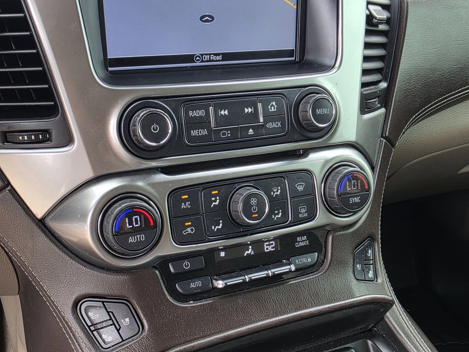 Used 2017 SUMMIT WHITE Chevrolet Premier image 18