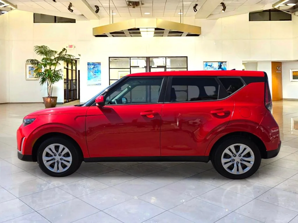 2023 Kia Soul LX - Photo 8