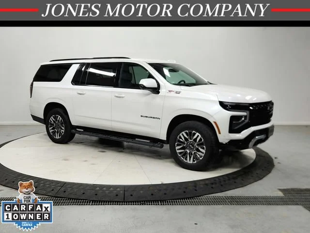 Used 2025 Iridescent Pearl Tricoat Chevrolet Z71 image 1