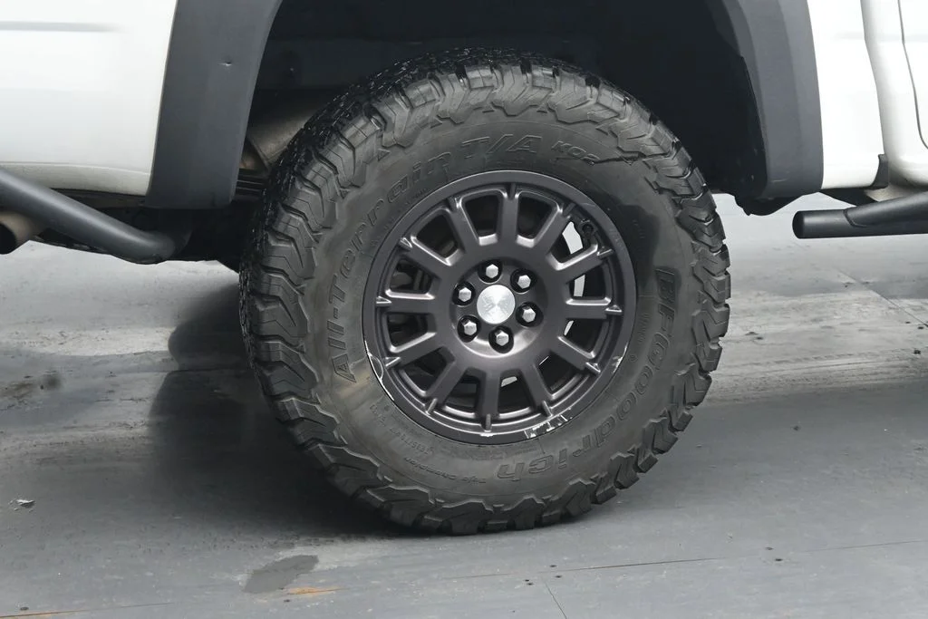 Used 2019 White Chevrolet ZR2 image 9