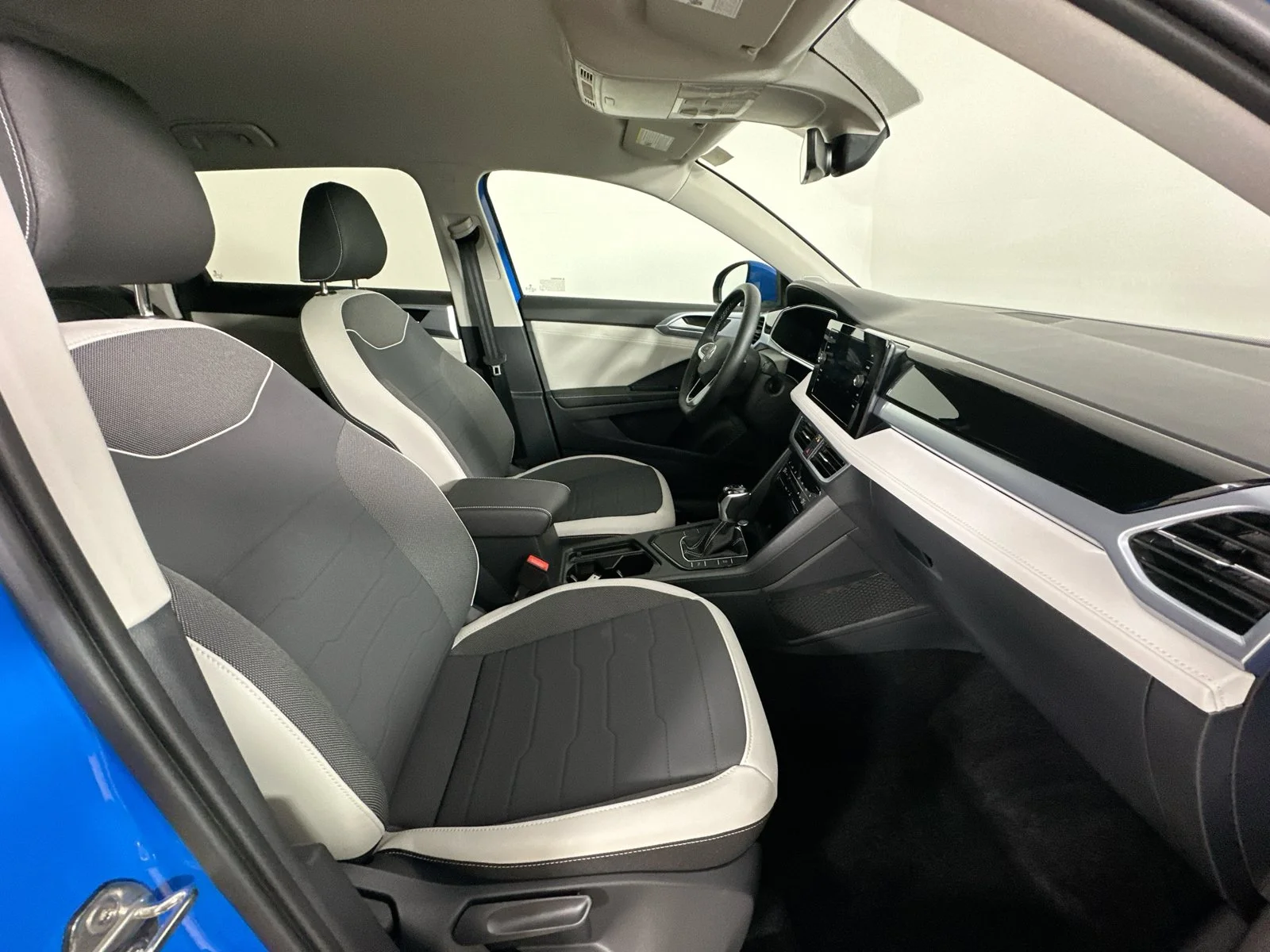 Used 2025 Blue Volkswagen  image 40