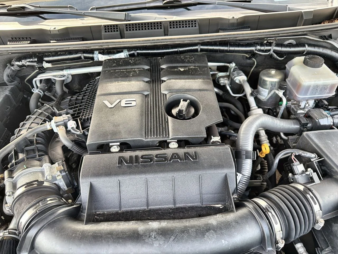 Used 2022 White Nissan King Cab S 4x2 image 25
